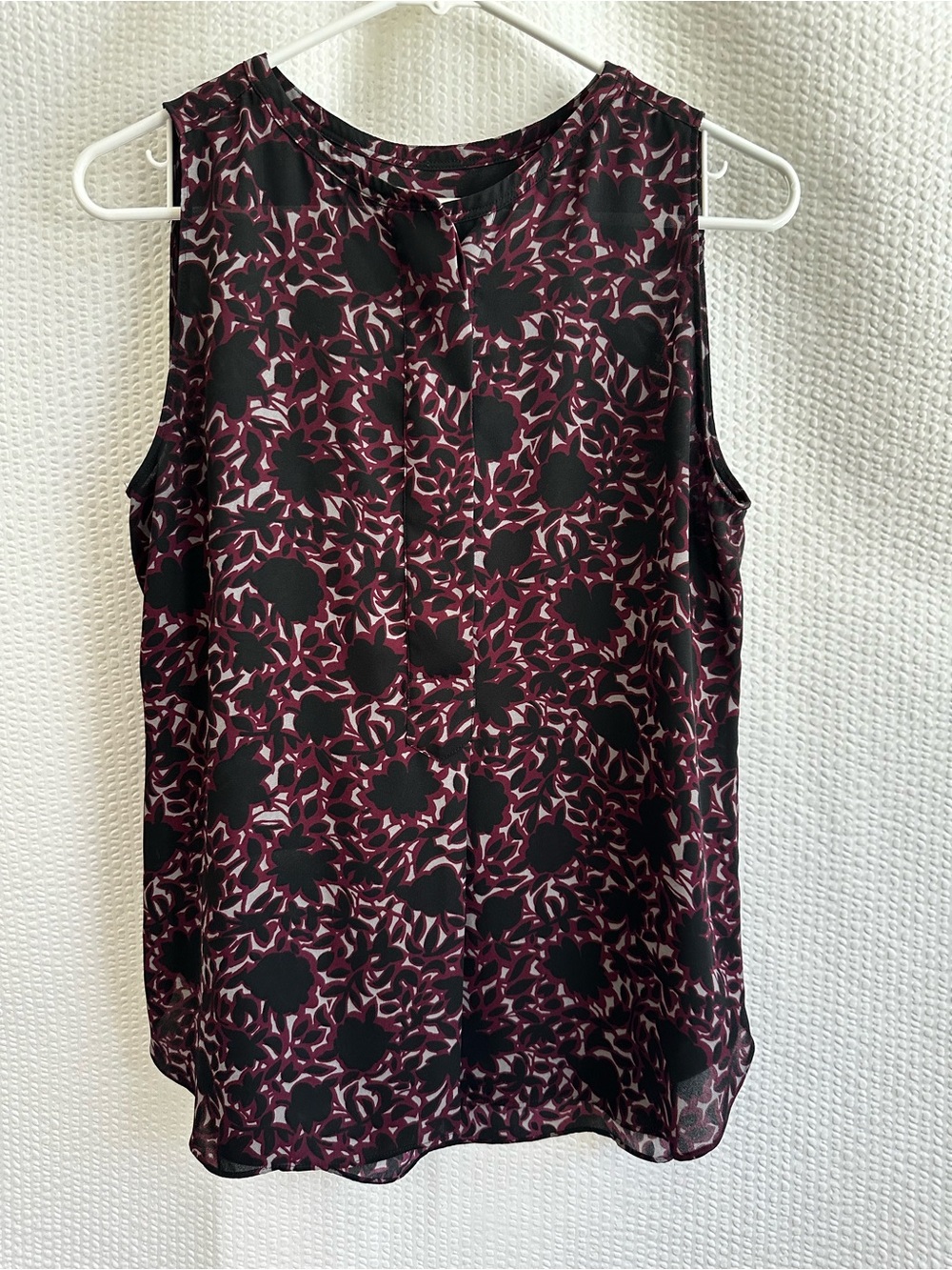 LOFT Petite Sleeveless Floral Blouse Burgundy Black Top MP Medium Women’s